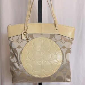 COACH SIGNATURE LAURA TOTE